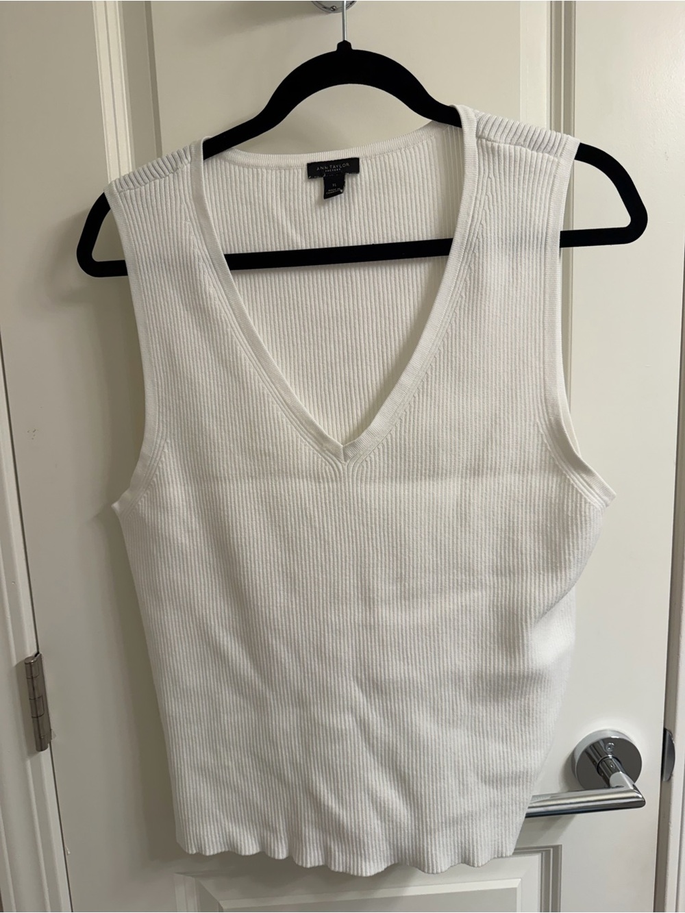 Ann Taylor Factory White Ribbed V-Neck Sleeveless Tank